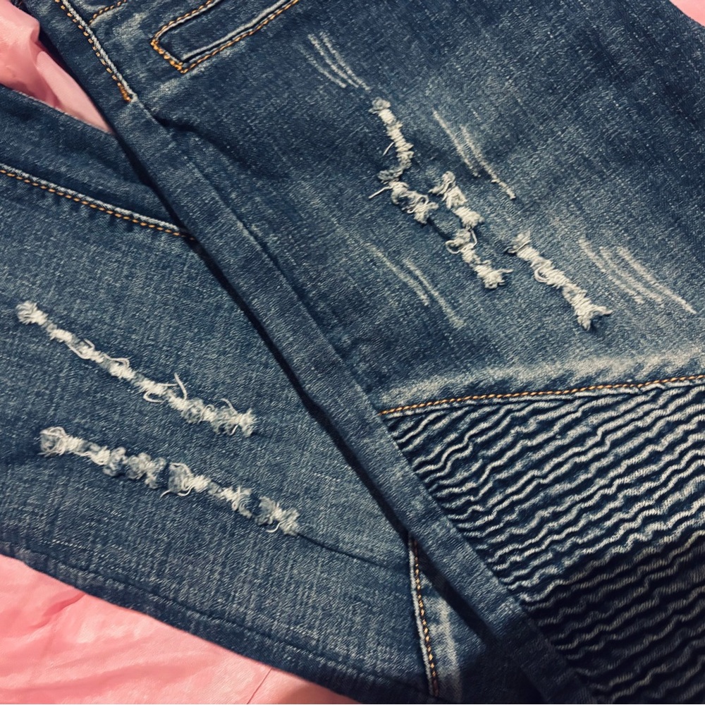 Stylish Distressed Blue Jeans - Picture 8 of 9